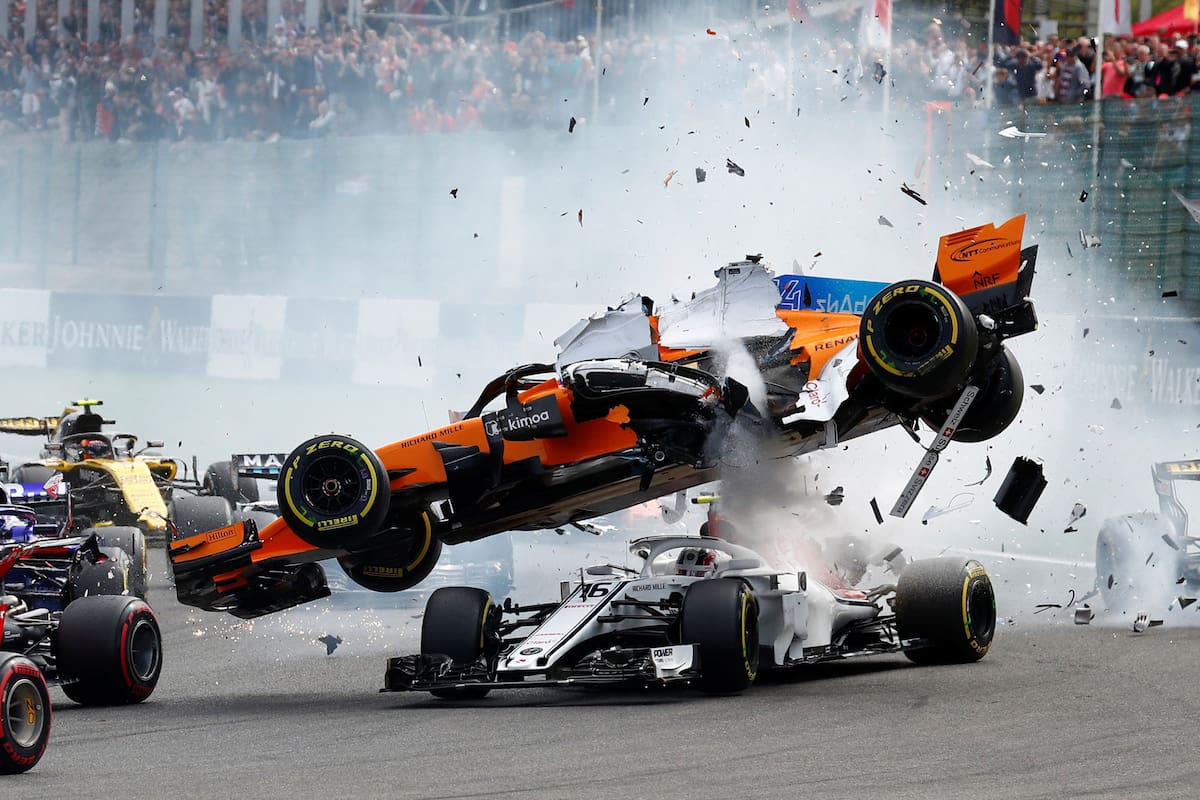 El auto de Fernando alonso, en el aire