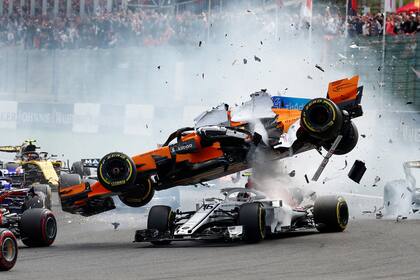 El auto de Fernando alonso, en el aire