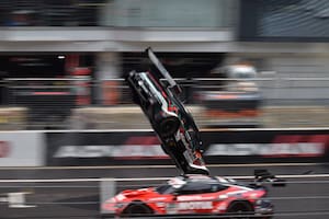 El impactante accidente en el Super GT de Japón que paralizó al público en Shizuoka
