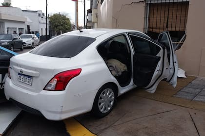 El auto de los ladrones se incrustó contra una casa