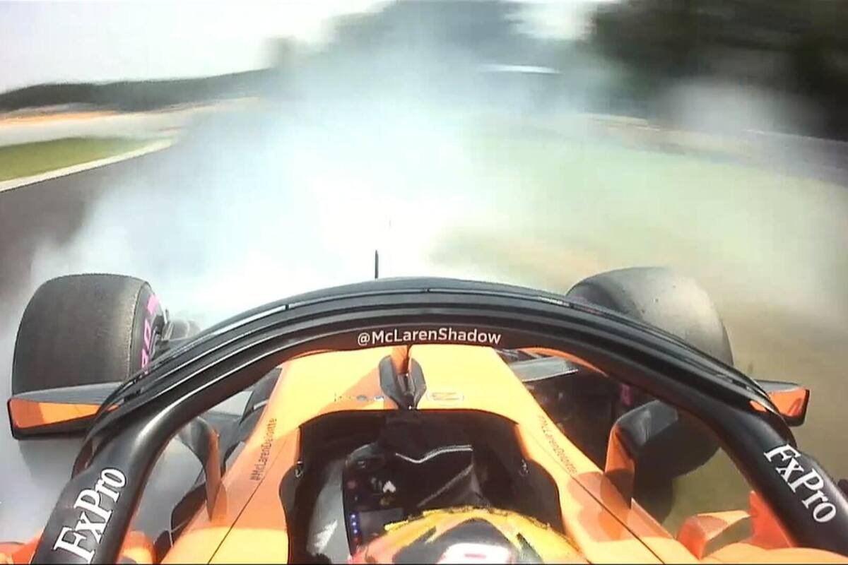 El auto de Vandoorne dando el trompo