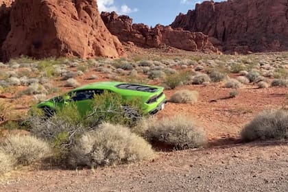 El auto deportivo de lujo modelo Huracán está valuado en US$230.000 y nadie entiende cómo terminó allí abandonado, aunque existen varias hipótesis para tratar de entender ese hecho