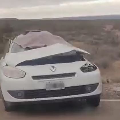 El auto dio "al menos dos" vueltas tras perder el control