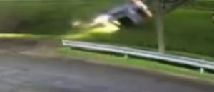 Impresionante vuelco de un auto en la Autopista Panamericana