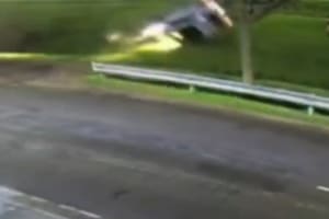 Impresionante vuelco de un auto en la Autopista Panamericana