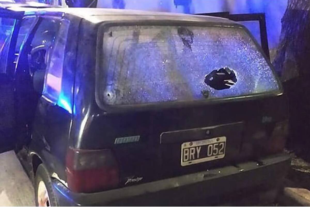 El auto donde viajaba Santiago Ariel Espada, luego de ser baleado