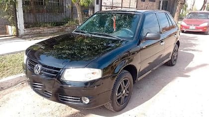 El auto en el que escapó el niño junto con un amigo