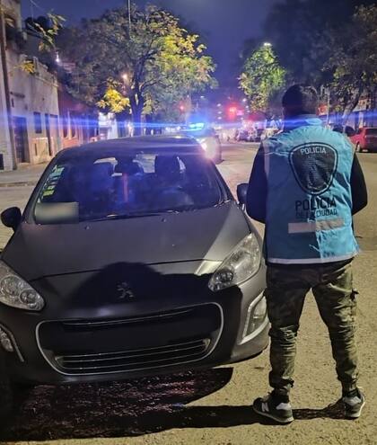 El auto en el que se encontraba el hombre armado y con tobillera electrónica