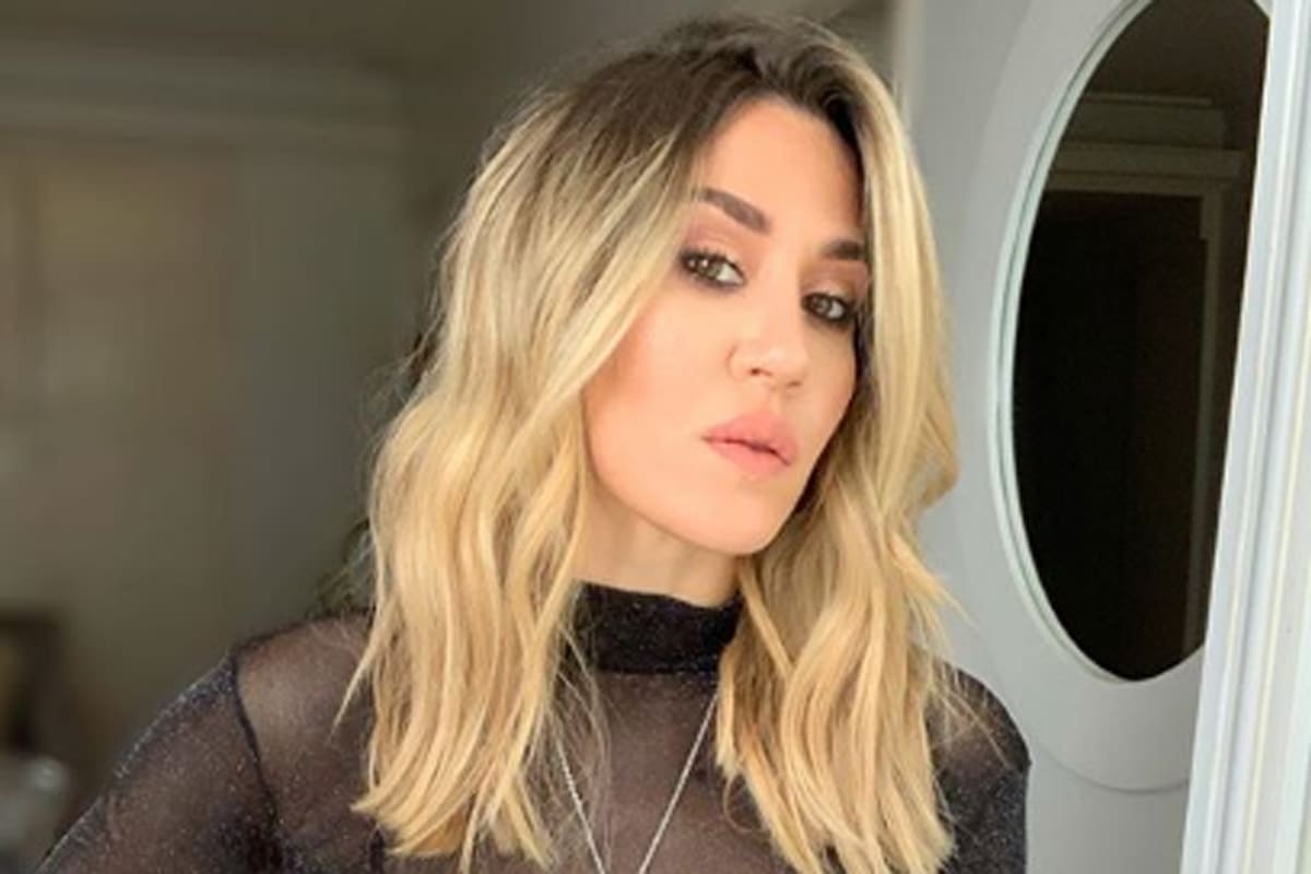 El auto en el que se encontraba la cantante fue embestida por una ambulancia, y ella lo denunció en las redes