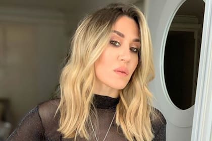 El auto en el que se encontraba la cantante fue embestida por una ambulancia, y ella lo denunció en las redes