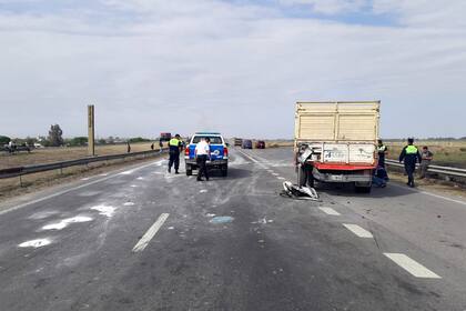 El auto en el que viajaba el Arzobispo de Tucumán quedó involucrado en un triple choque con un muerto
