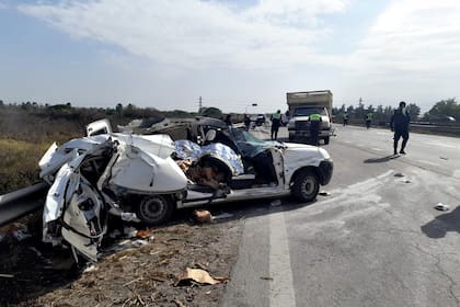 El auto en el que viajaba el Arzobispo de Tucumán quedó involucrado en un triple choque con un muerto