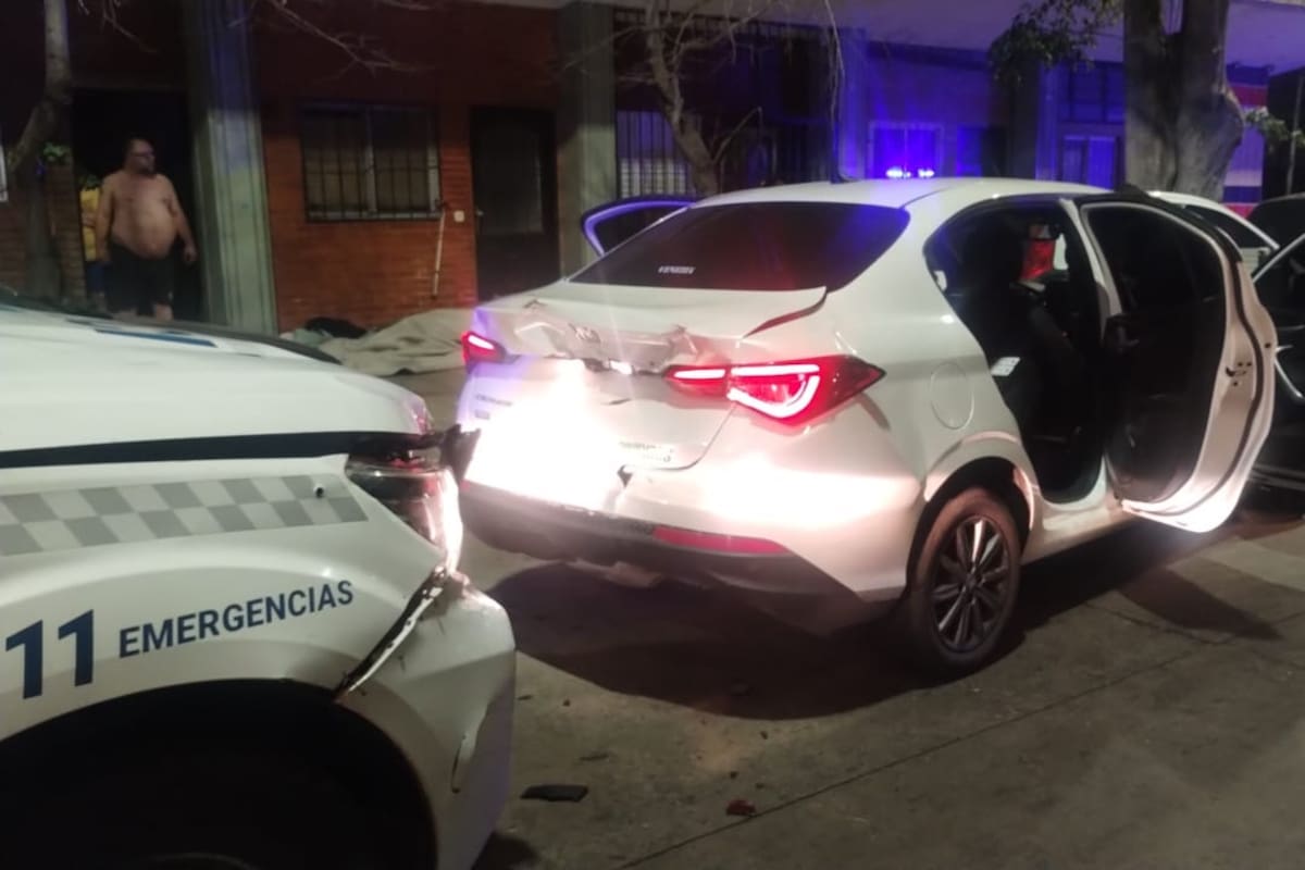 El auto en el que viajaban los delincuentes chocó en Villa Urquiza