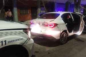 El auto en el que viajaban los delincuentes chocó en Villa Urquiza