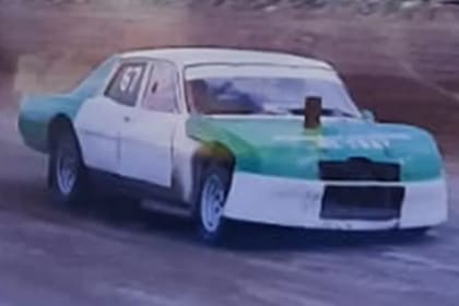 El auto Ford Fairlane en su mejor momento antes de permanecer enterrado por más dos décadas
