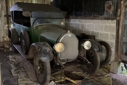 El auto permaneció años guardado en un granero