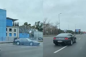 El auto que casi provoca un accidente en la Lugones.