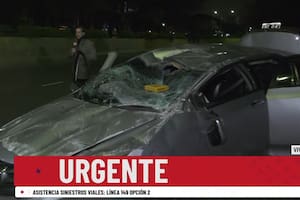 El auto que chocó y volcó sobre la avenida Cantilo