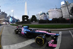 El auto que manejará hoy Franco Colapinto en el Road Show por Palermo, con el Obelisco de fondo