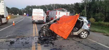 El auto quedó completamente destruido
