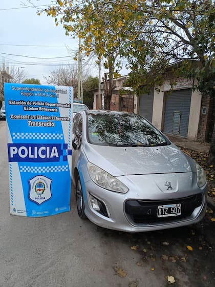 El auto secuestrado durante la detención de la líder de la banda de viudas negras en el partido de Esteban Echeverría
