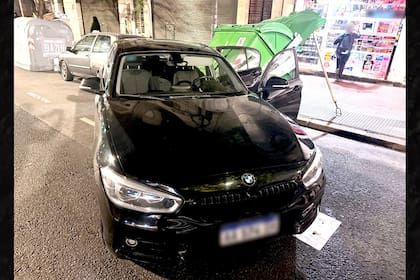 El auto secuestrado en el que se trasladaban los dos hermanos con más de cuatro kilos de cocaína