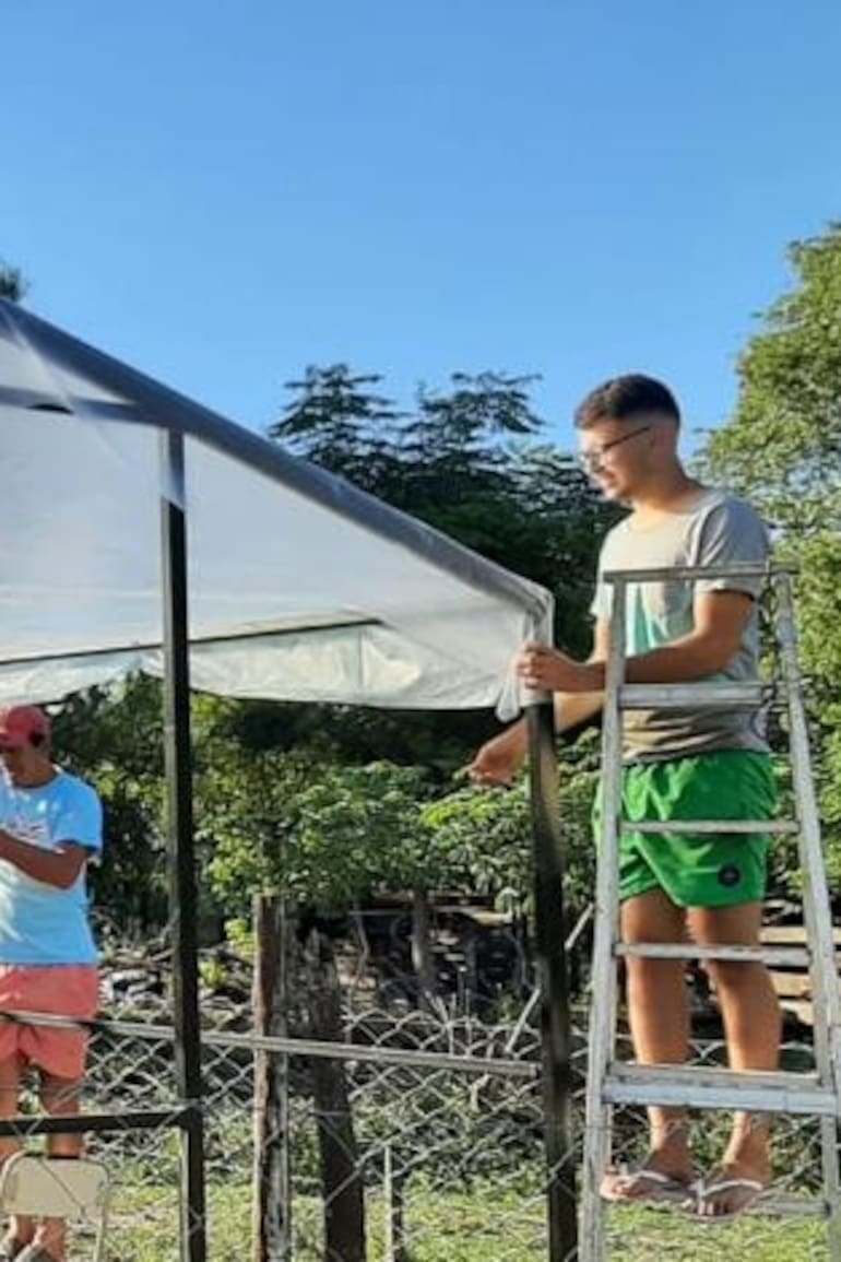 El autodenominado Equipo Solidario, un grupo de voluntarios de Paraje 29, Santa Fe, se encomendó a la tarea de armar un invernadero para cultivar plantines y devolver al pueblo las huertas familiares.