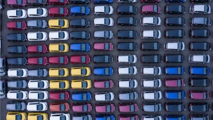 El automóvil, como muchos productos, dejó de ser adquirido sólo por una élite y se masificó