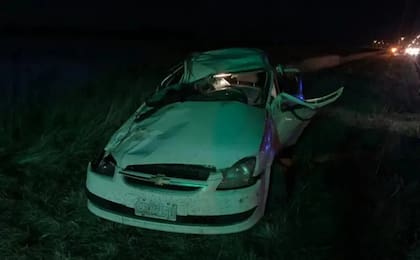 El automóvil en el que iba el párroco.