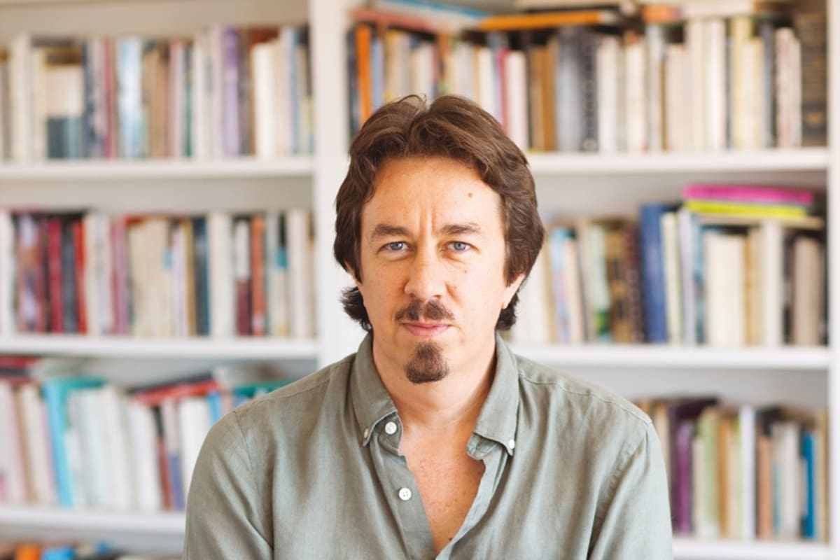 El autor de "La uruguaya" formó un dúo con el que rapea sonetos de Quevedo y Borges; “es una manera de volver a contar historias, pero con otras reglas”, dice