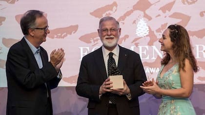 El autor de Una historia de la lectura dijo que estaba "aterrado" antes de leer su discurso