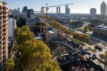 El autor destaca la importancia de la “exteriorización productiva” de la ley 27.613, a partir de lo cual sólo pueden blanquear aquellos que decidan invertir en obra nueva;