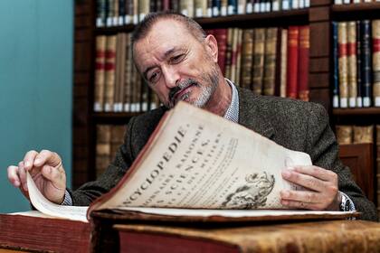 El autor español cree que nunca estuvimos tan sometidos a la "presión social"