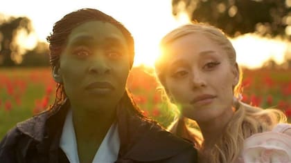 El autor Gregory Maguire tuvo la idea de imaginar la historia de fondo y la amistad de Elphaba y Glinda.