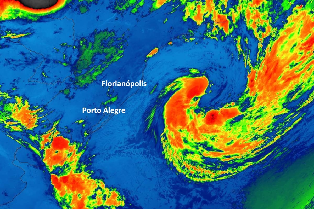 El avance de la tormenta "Akará" en Brasil