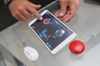 El avance de los sistemas totalmente inalámbricos facilita la transformación de un hogar análogico; además, la posibilidad de automatizar en etapas baja los costos