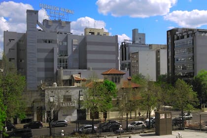 El avance de proyectos constructivos en los alrededores de la residencia de los vicegobernadores destruyó el entorno de la vivienda