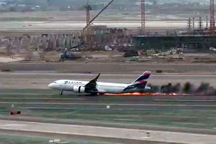 El avión accidentado en el aeropuerto de Lima
