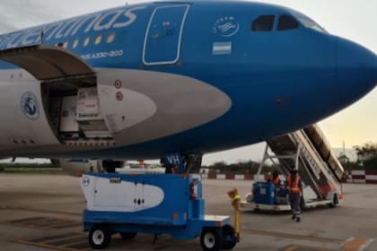 El avión de Aerolíneas Argentinas regresará al país el viernes con cerca de 800 mil dosis