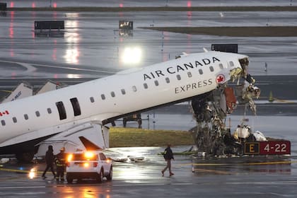 El avión de Air Canada que chocó contra un camión de bomberos en el aeropuerto de LaGuardia