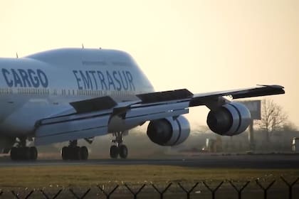 El avión de Emtrasur con tripulación venezolana e iraní lleva un mes y medio frenado en la Argentina