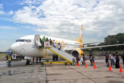 El avión de Flybondi parte de El Palomar a Córdoba
