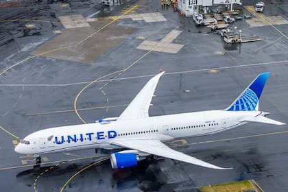 El avión de United Airlines se dirigía a Chicago y tuvo que aterrizar de emergencia en Florida (Foto ilustrativa)
