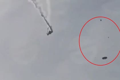 El avión del ejército turco cayó en picada hacia el suelo