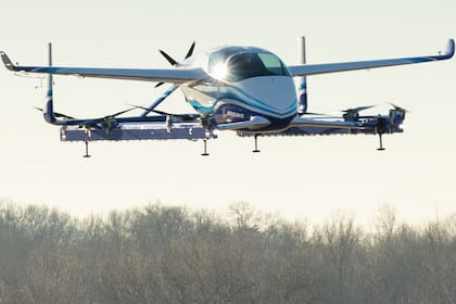 El avión eléctrico realizó un despegue y aterrizaje vertical, y Boeing planea más pruebas de vuelo a futuro