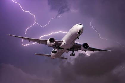 El avión fue desintegrado por un rayo a 3000 metros de altura