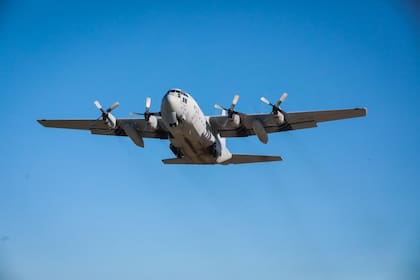 El avión Hércules C 130 de la Fuerza Aérea, en viaje a Lima