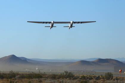 El avión más grande del mundo voló ayer por segunda vez; el primer vuelo del Stratolaunch, diseñado para llevar un vehículo que desde el aire accederá a la órbita terrestre, fue en 2019