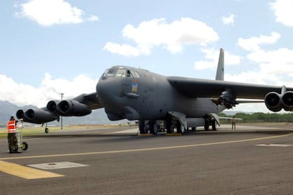 El avión militar perdió la separación mínima requerida con el vuelo comercial de SkyWest Airlines, lo que casi provoca un choque