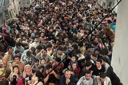 El avión norteamericano con los refugiados afganos a bordo